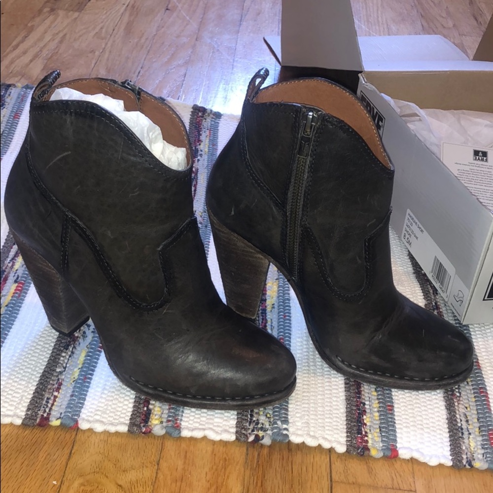 Gorgeous all leather grey FRYE boots